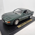 Miniatura BMW 850i, cor verde, mede aproximadamente 26x10 (sem caixa).