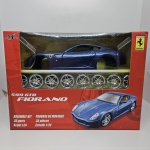 Kit de montagem de miniatura da Ferrari 599 GTB Fiorino, marca Maisto, cor azul, inclui todas as peças para montar o modelo, incluindo interior, motor e opçoes de roda. Não é necessário usar cola o kit já vem com uma chave de fenda para a montagem.  Novo, LACRADO!