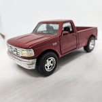 Miniatura picape Fprd F-150 de 1979 na cor vermelho, mede aproximadamente 16x6, No estado (sem caixa).