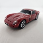 Miniatura de plástico, Ferrari 250 GTO, na cor vermelho, modelo com sonorização. Coleção Shell V-Power. Mede aproximadamente 10x3. No estado (sem caixa).