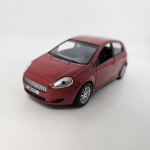 Miniatura carro Fiat Punto, na cor vermelho. Mede aproximadamente 11x4. No estado (sem caixa).