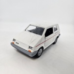 Miniatura carro Gurgel BR 800, na cor branco. Mede aproximadamente 10,5x4. No estado (sem caixa).