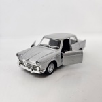 Miniatura carro Alfa Romeo FNM JK2000, na cor prata. Mede aproximadamente 21x3 No estado (sem caixa).