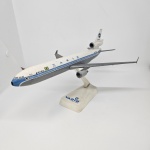 Miniatura réplica da aeronave da Companha aérea brasileira Varig, com suporte, mede aproximadamente 25x14, no estado (sem caixa).