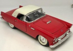 Miniatura carro Ford Thunderbird, cor vermelho com teto branco (teto esta solto), mede aproximadamente 28x08 (sem caixa).