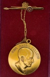 NUMISMÁTICA - MEDALHA - Paul Harris Fellow, The Rotary Fondation of Rotary International, bronze c/ gita, diam. 5cm, acondicionada em estojo
