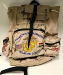 Mochila militar Operação Liberdade Iraquiana, com a frase "Baghdad Express" e o emblema do Corpo de Fuzileiros Navais dos EUA.