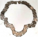 Cinto formado por 33 moedas de 400 réis - diversos anos .