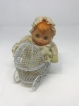 Bonequinha antiga com carrinho de bebe em miniatura, perfeita para colecionadores. Mede aproximadamente: 10x5 cm.