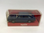 Miniatura de carrinho de maquete Harpa modelo Ford Escort, azul. Na embalagem, mede aproximadamente 2x6 cm.