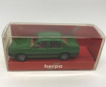 Miniatura de carrinho de maquete Harpa modelo Ford Escort, verde escuro. Na embalagem, mede aproximadamente 2x6 cm.