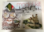kit de modelo Aedes Ars Rocca Guaita (Prima Torre) é uma réplica detalhada da Primeira Torre de San Marino, datada do século XV. Ideal para entusiastas de modelismo e história, permite construir uma peça arquitetónica impressionante. (pode faltar peças)