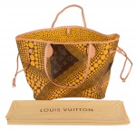 Louis Vuitton. Paris made in France. Edição Limitada "Yayoi Kusama". Elegante bolsa francesa