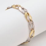 Elegante pulseira em ouro 18K-750mls contrastado e ouro branco. 19,5cm aberto. Peso: 54,9g. Peça não