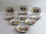NASCO-JAPAN- Dez (10) petisqueiras em porcelana japonesa na cor branca, decorada ao centro com florais, borda movimentada e moldada na pasta com friso dourado. Marcada na base. Med. 12,5 x 13 x 11 cm.