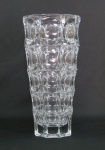 Imponente vaso em cristal translúcido decorado em facetas ao gosto dedão. Med. 30 x 15 cm de diâmetro.