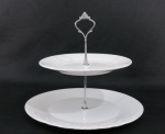 Fruteira alta de dois estágios, em porcelana branca moldada na pasta ,base em metal prateado. Med. 24 x 28 cm. ;