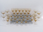 Antigo conjunto de quarenta e um ( 41) taças em cristal lapidado, base redonda, haste longa em espiral, bojo na cor âmbar, composto: doze taças para vinho branco, doze taças para champanhe, oito taças para vinho do porto e nove cálices para licor.