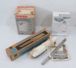 Dois (02) eletrodomésticos para cozinha, sendo: a) Abridor de latas eléctrico Modelo Singer, b) Faca elétrica GE made in Usa. TODOS NA EMBALAGEM SEM USO.