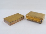 Dois (02) porta-jóias em metal espessurado a prata, manufatura PRATARIA STERLING, com interior em madeira( 3,5 x 18 x 10 cm) e um Wolff com tampa solta ( 7 x 17 x 11 cm). Desgastes na prateação, vendidos no estado.