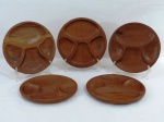 Conjunto com cinco (05) petisqueiras confeccionadas em madeira no formato com quatro divisórias internas. Med. 26 cm diâmetro.