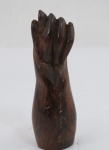 Figa em jacarandá. Med. 11,5 cm comprimento.