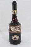 Uma garrafa de liqueur Creme de Cassis Marie Brizard, 1000 ml lacrada. O mais famoso e tradicional Licor de Cassis. Produce of France.