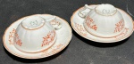 COIMBRA - Lindo, antigo e delicado par de xícaras portuguesas ditas para café ,confeccionado em porcelana branca policromada em decoração floral. Acompanham píres no mesmo padrão.