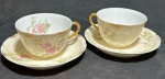 Lmóges - Lindo, antigo e delicado par de xícaras francesas ditas para café ,confeccionado em porcelana branca policromada em decoração floral. Acompanham píres no mesmo padrão.