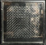 VICTOR VASARELY - (Pécs, 9 de abril de 1906 Paris, 15 de março de 1997) - Éditions du Griffon (Neufchâtel, Suíça) - "Sem Titulo"." técnica mista, déc de 70. Med 29x29 cm (Com moldura). Obs: Victor Vasarely (1908-1997) Inventor da Op Art, (sem a ajuda do computador!), nascido na Hungria e falecido na França, Vasarely foi um dos principais artistas do século XX. O seu nome está associado a uma verdadeira revolução visual cujo impacto se reflete na arte, design e paisagens das nossas cidades. Em suas obras, as formas, cores e contrastes reunidos criam uma experiência visual que se renova a cada vez. O desejo de Vasarely de levar a arte ao alcance de todos é acompanhado por um desejo íntimo: nutrir a alma do grande público com beleza e poesia. Sem expertise não garantimos autenticidade.