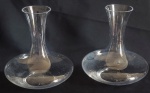 CRISTAL HERING - Belíssimo e antigo,  par de decanter, confeccionado em cristal translucido. Med:24x20cm.