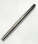 COLECIONISMO - PARKER - Elegante e rara caneta tinteiro, francesa, Arte Deco, anos 60, com em aço. Obs: não testada.