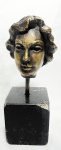 NEUZA GUERREIRO - "Figura Masculina"- Delicada e antiga escultura Arte Deco, anos 50, em bronze finamente cinzelado, representando Cabeça de Figura Masculina. apoiada sobre mármore negro. Med 18 cm. Obs: base com lascados.