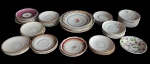 Lote constando quarenta pires, confeccionado em porcelana, de  diversas decorações e tamanhos. Medida maior 14cm, Medida menor 9cm.