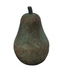 ANTIGUIDADE - Antiga pera, confeccionada em madeira, esculpida  em peça unica,  na tonalidade verde. Med:19x11cm.