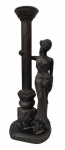 " DAMA" - Belíssima luminária, confeccionado em petit bronze, patinado ricamente cinzelado. Com base, Representando corpo feminino. Med: 48x15cm. Obs:. falta fiação e cúpula