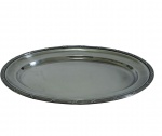 WOLFF - Belíssima bandeja em formato oval, confeccionada em metal espessurado a prata. Med: 2x39x26cm. Marcas do tempo.