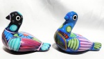 COLECIONISMO - Disney Parke (México) - Duas elegantes estatuetas, no estilo Arte Deco, em cerâmica, finamente esculpidas e pintadas a mão, representando Pássaros. Med 23x15 cm.