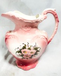 ETIENNE - Elegante, imponente e raro gomil, Arte Deco, crca 1940, em porcelana finamente policromada, com decoração Floral. Marcado na base. Med 30x30 cm.