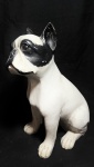 BULLDOG FRANCES - Imponente e antigo grupo escultórico italiano, anos 50, em resina ricamente policromada, com olhos em vidro, representando Cena de Cão. Med 40X30X20 cm.