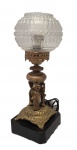 Belíssimo Grupo Escultórico Francês Montpellier, apresentando 03 belas esculturas em bronze dourado e cinzelado. Aro central em Alabastro, base em  mármore preto Belga e    parte superior com bela cúpula translúcida lapidada. Altura 43 cm.