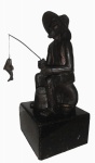 Frederic Boissier  (Toulouse-France)  Magnífica Escultura Francesa em bronze representando Le Vieux Pecheur, em bronze, esculpida, cinzelada e patinada.  Base em mármore, assinada. Altura 45 cm
