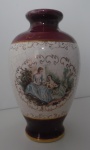 Antiga Floreira Austríaca em porcelana, apresentando bela cena de época. Assinada, altura 15 cm