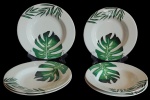 PORCELANA  - VISTA ALEGRE - Conjunto de seis pratos fundos em porcelana branca, com rica decoração de folhas.  Med:22,3 x 3,5cm.