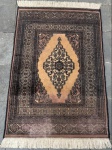 Tapete Paquistão antigo, com franja  .(Observação com pequenos desgaste). Med:80x130cm.