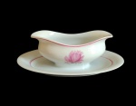 BERNARDAUD LIMOGES -  Antiga molheira em porcelana Limoges na tonalidade branca com decoração de tulipanacorrosa, e frisos na tonalidade rose.
