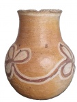Lindo vaso confeccionado em  barro, com decoração de flor no bojo. med: 19x40cm. Marcas do tempo.