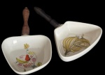 Lote com duas petisqueira confeccionadas em porcelana e madeira, adornado com motivos vegetalistas policromados. Med:13,5 x 19 x 3 / 21 x11,5x2,5cm.