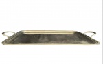 ST. HILAIRE - Imponente Tabuleiro retangular com alças em metal liso espessurado a prata .Med:60,5x39cm.