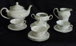 PORCELANA - RIO BRANCO - Lote contendo  onze peças, confeccionada porcelana nacional  Rio Branco. Com rica decoração floral em policromia. Sendo um bule, uma manteigueira ,uma leiteira, três xícaras, quatro pires um açucareiro sem tampa.